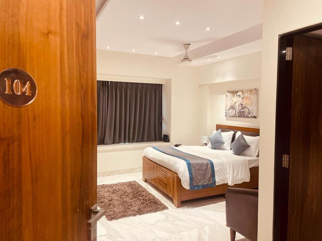 Tim Service Goregaon East Near Nesco Hotel Bombay