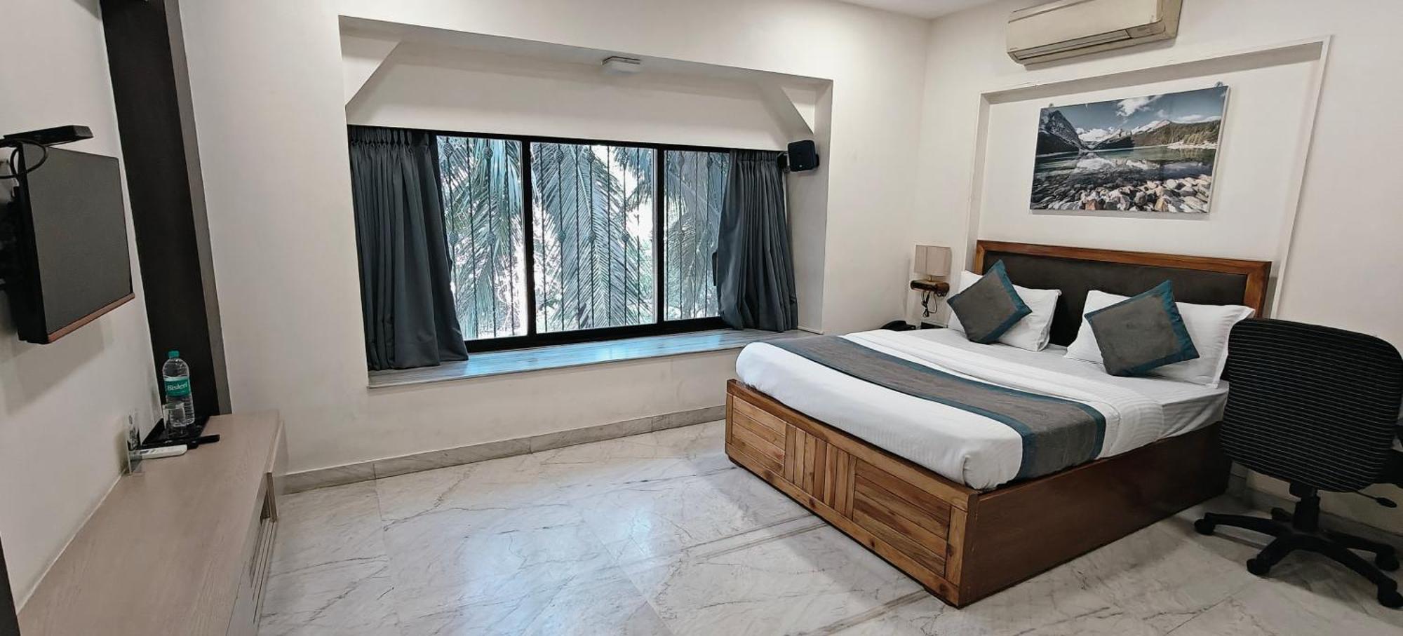 Tim Service Goregaon East Near Nesco Hotel Bombay