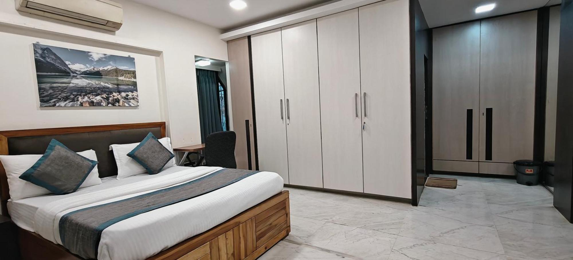 Hotel Tim Service Goregaon East Near Nesco Bombay