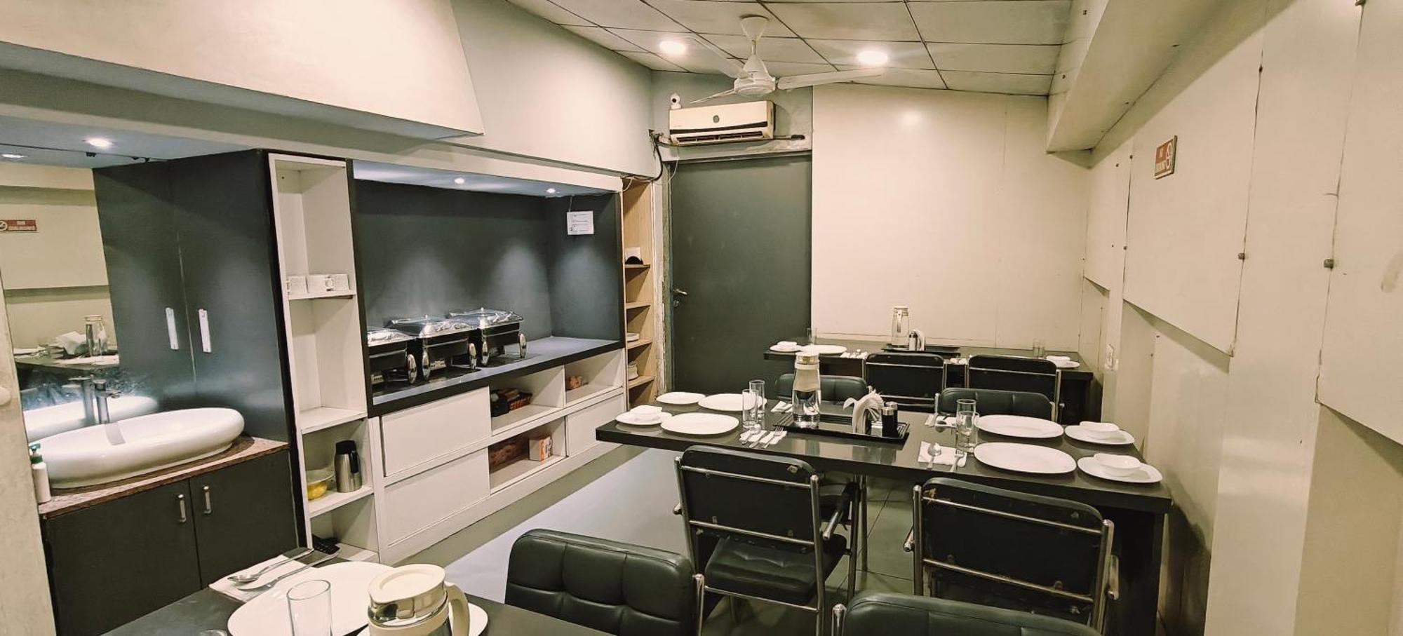 Tim Service Goregaon East Near Nesco 3*